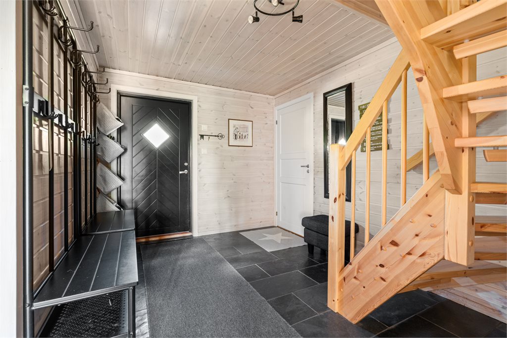 Praktisk inngangsparti med god lagringsplass