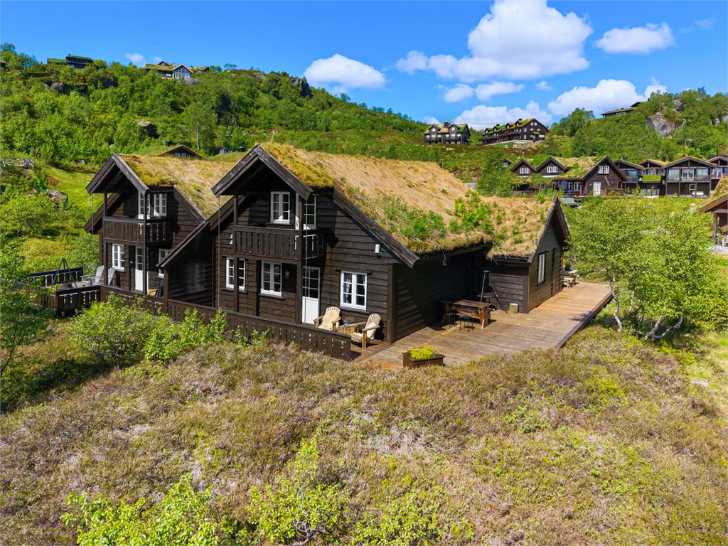 Sjarmerende hytte med torvtak og god beliggenhet